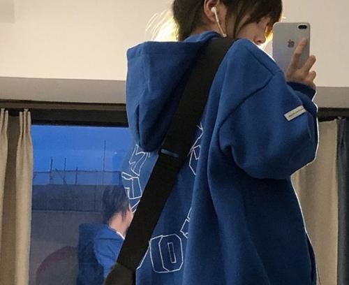 蓝色法牛与自然色系搭配指南(图3)