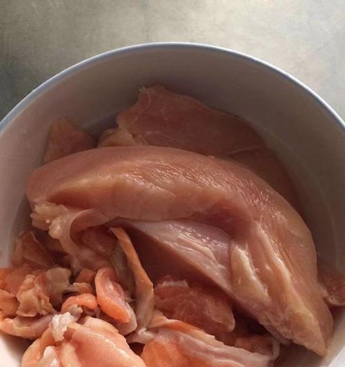 狗狗不能吃的肉有哪些|宠物饮食安全指南(图1) 狗狗不能吃的肉有哪些|宠物饮食安全指南(图1)