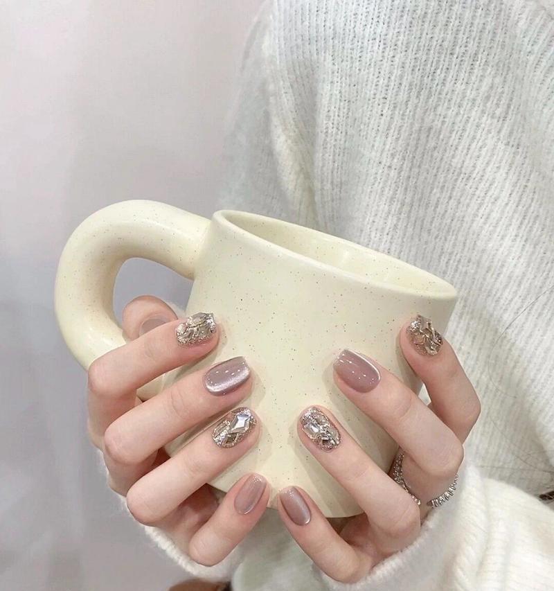 探索香槟金的奢华色彩世界（与黑白相映成趣