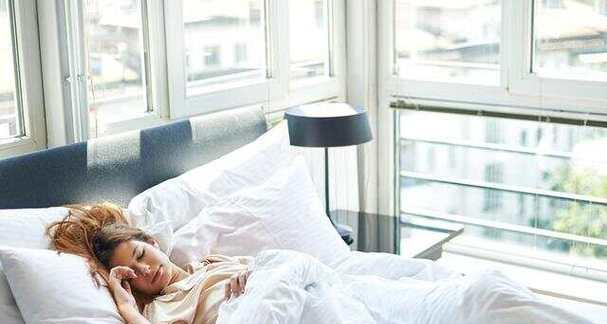 睡觉时腿抖动的原因（揭开睡眠中的腿部痉挛之谜）(图3)